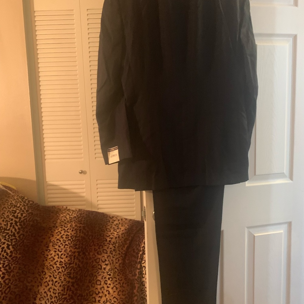 TOMMY HILFIGER NAVY PINSTRIPE SUIT. - Picture 4 of 8